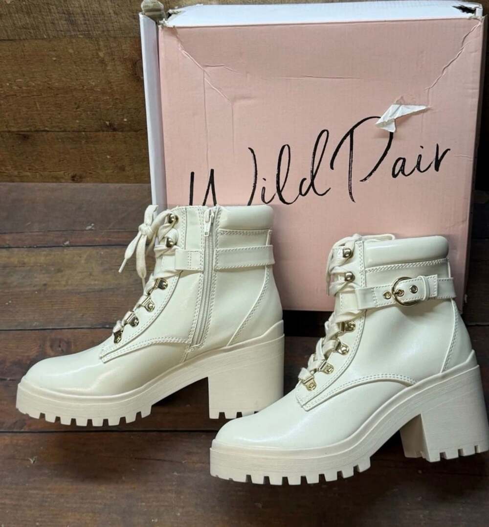 Wild Pair Bridgitt Boots Size 8.5 Bone Smooth Lug Sole Combat